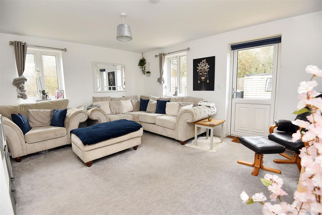 Property photo 2 of 11 Sitting/Dining Room