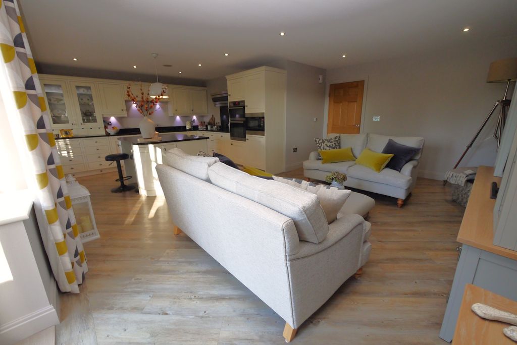 Additional image 11 of 4 bed detached house for saleBawtry Road, Bessacarr, Doncaster DN4