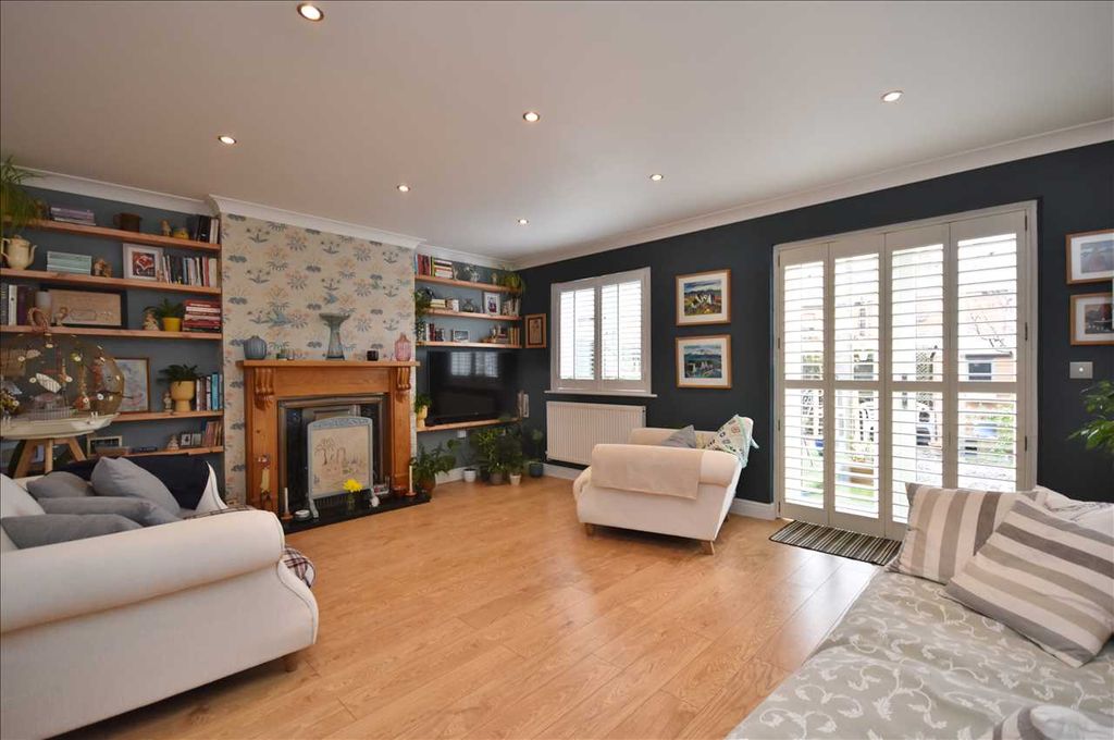 Property photo 3 of 31