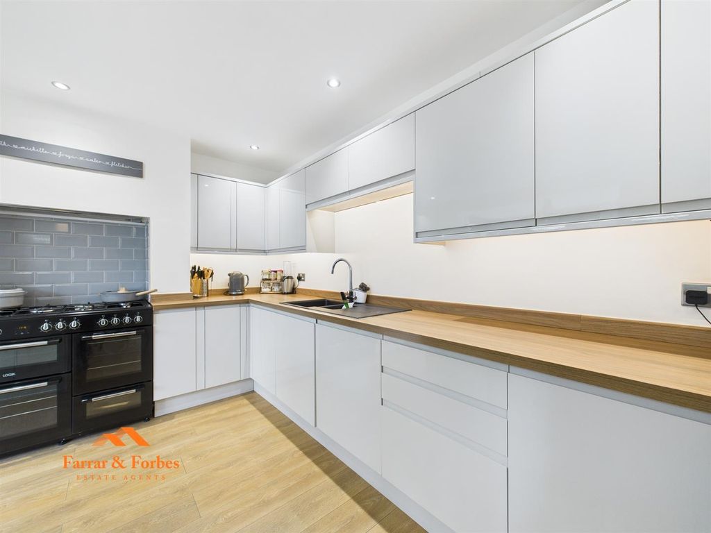 Property photo 3 of 32 Cam03956G0-Pr0165-Still012.Jpg