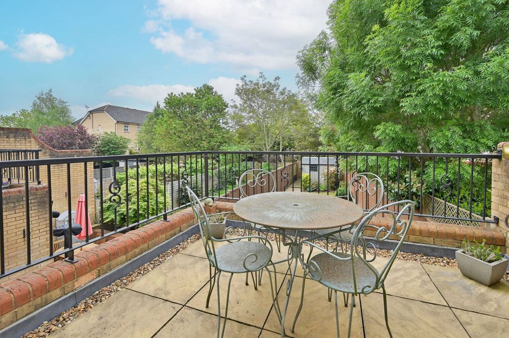 Property photo 3 of 27