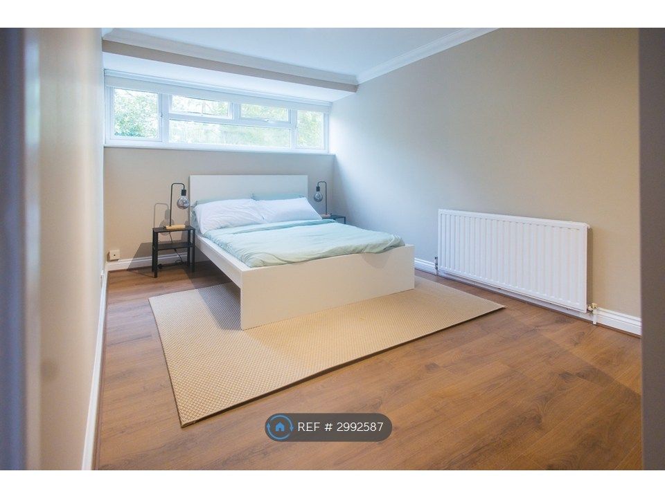 Property photo 2 of 5 Bedroom