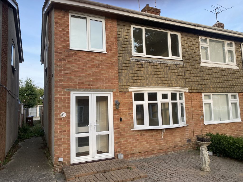 Property photo 1 of 9 Spacious 3 Bed House With Garden In East Preston