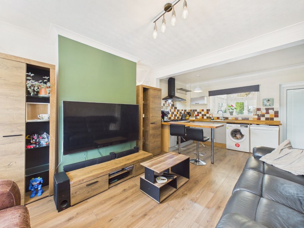 Property photo 3 of 13 5187765