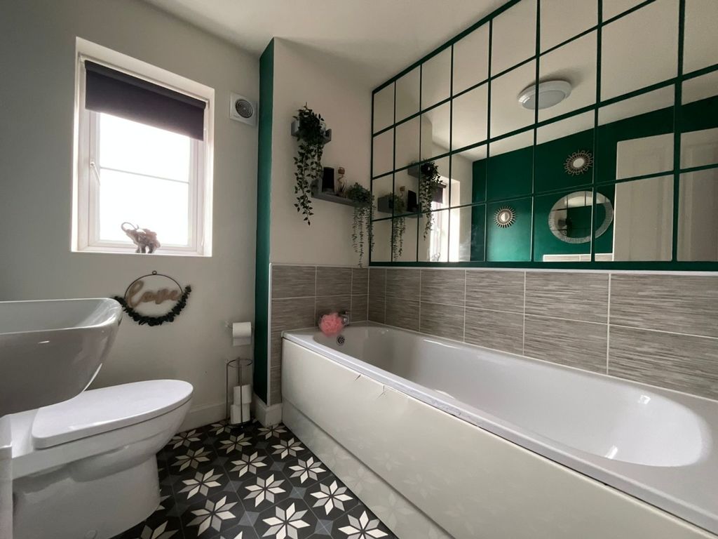 Additional image 3 of 4 bed semi-detached house for salePortrush Drive, Hebburn NE31