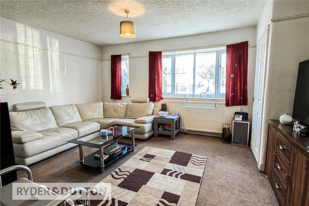 Property photo 2 of 14 Lounge