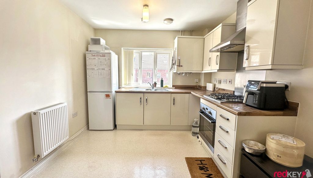 Property photo 3 of 5 Kitchen