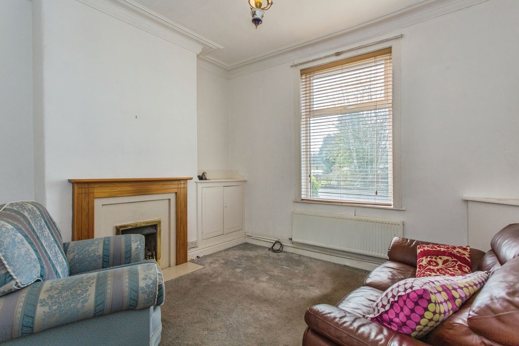 Property photo 2 of 16 Lounge