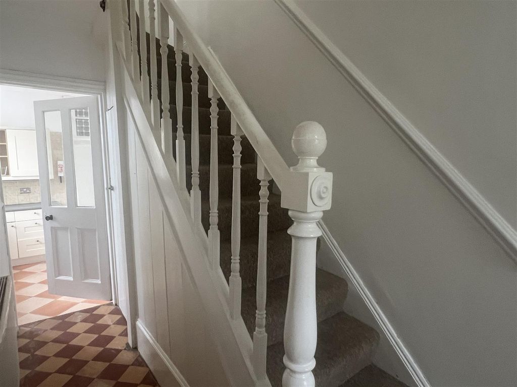 Property photo 3 of 15 Entrance Hall