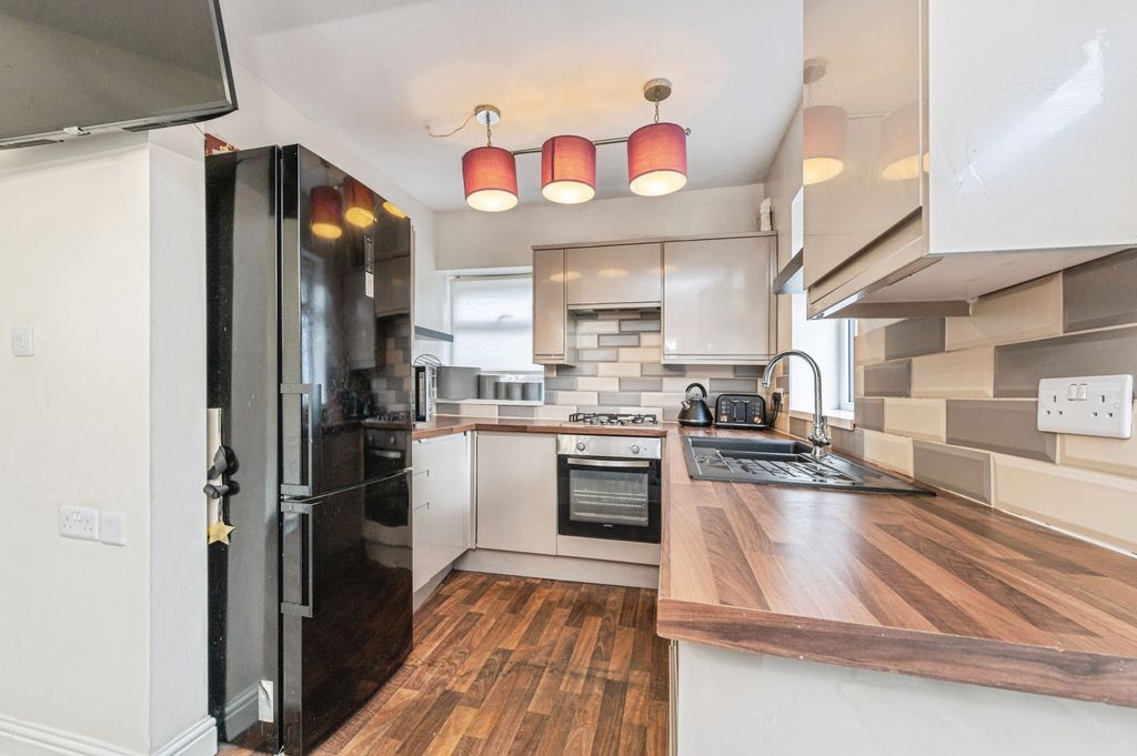 Additional image 5 of 3 bed semi-detached house for saleBerwick Avenue, Heckmondwike WF16