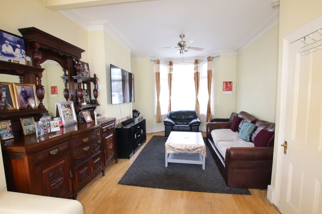 Property photo 2 of 18