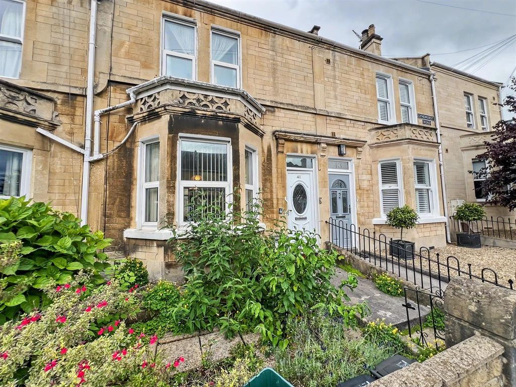 Property photo 1 of 10 Front