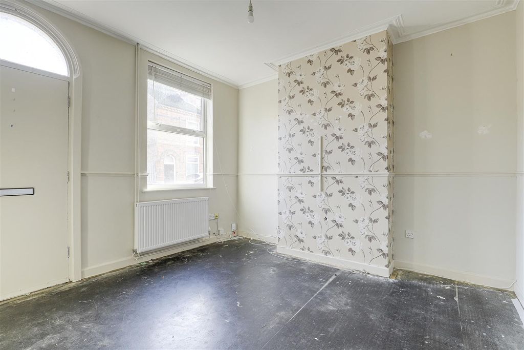 Property photo 3 of 14 11917.Jpg