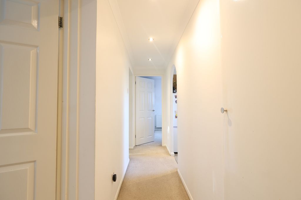 Property photo 3 of 15 Entrance Hallway