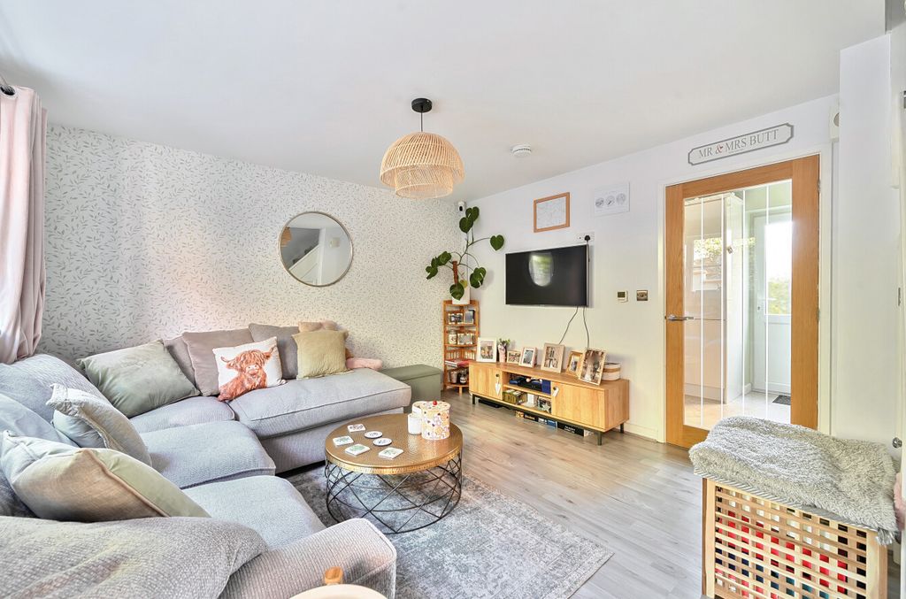 Property photo 2 of 18 1288411-13-6825Af...