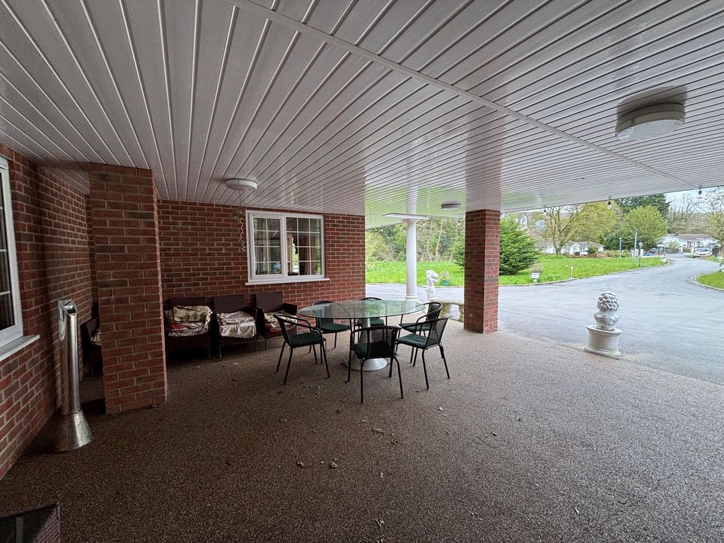 Property photo 2 of 21