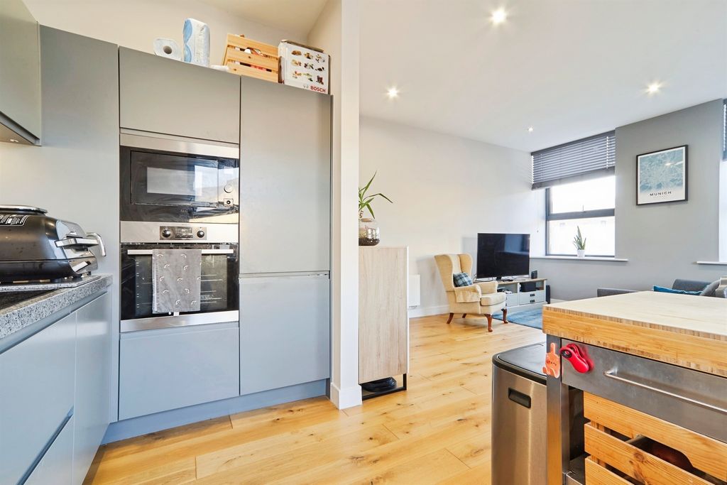 Property photo 3 of 17