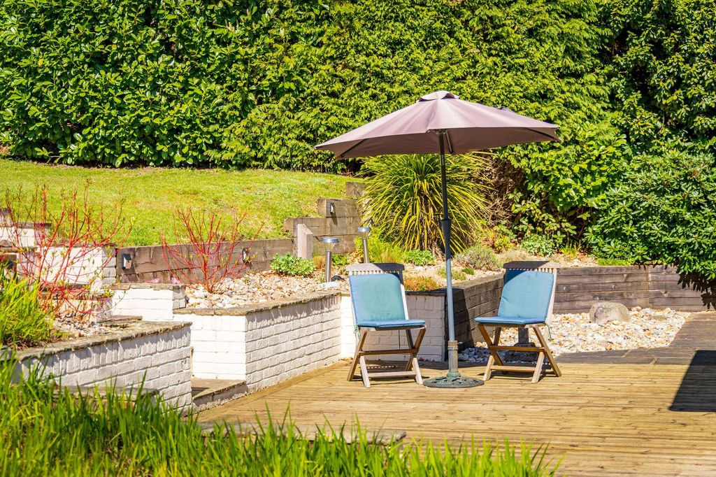 Property photo 3 of 35 Terrace