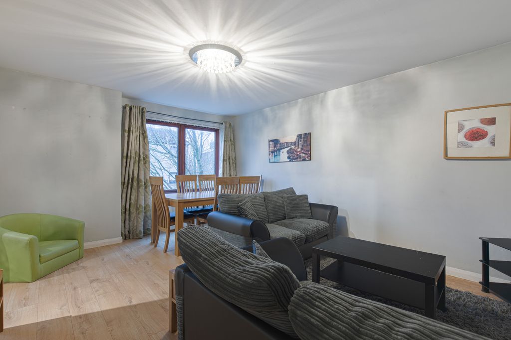 Property photo 1 of 11 Livingangle1