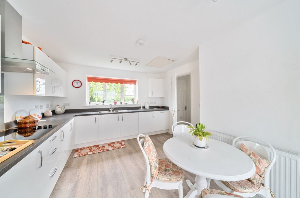 Property photo 3 of 10 1293480-5-6825Ea53527E9-Arw-1