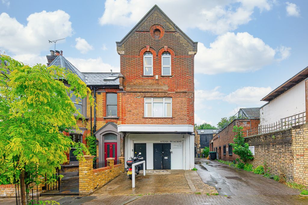 Property photo 1 of 6 Bouverie Mews, Unit 3-001