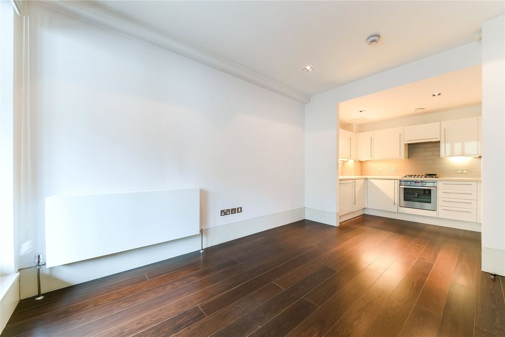 Property photo 3 of 15 Slingsby Place