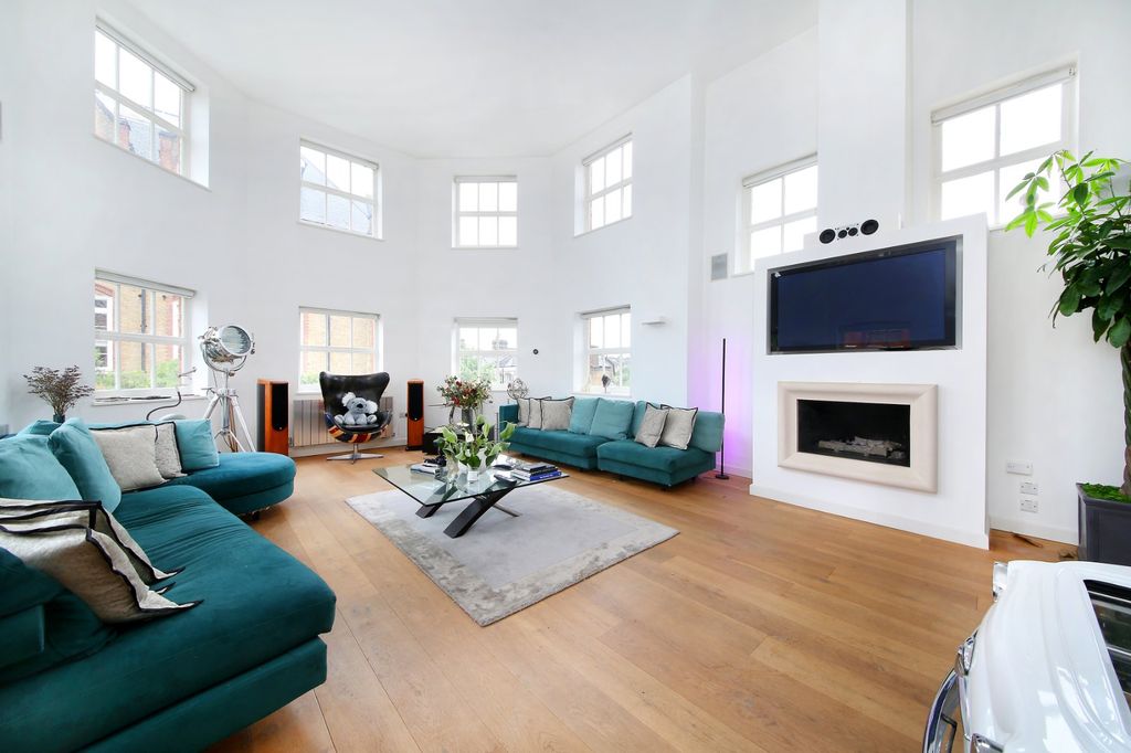Property photo 1 of 15