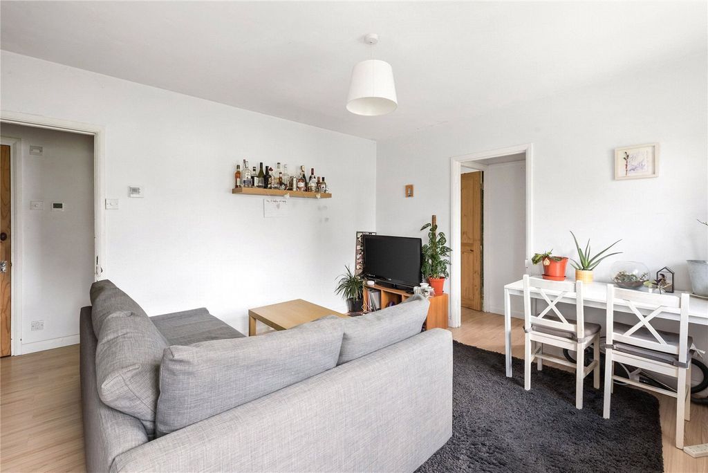 Property photo 3 of 8 Picture No. 10