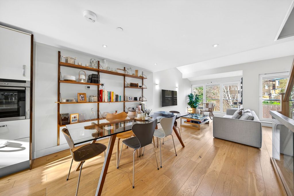 Property photo 2 of 27