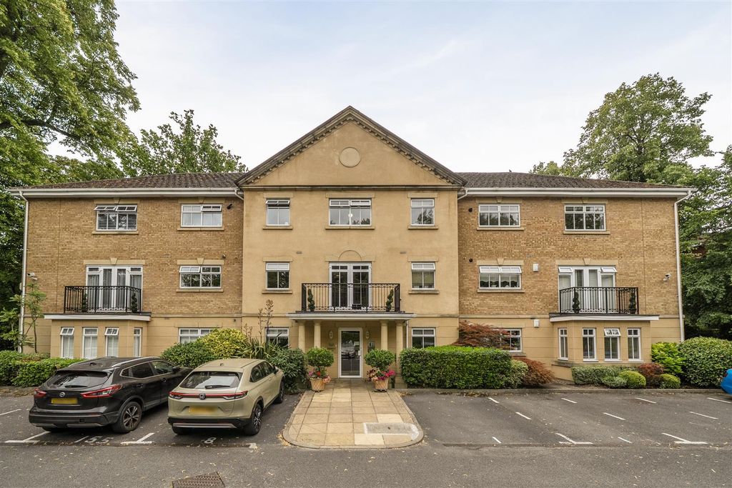 Property photo 1 of 20 Regents Court