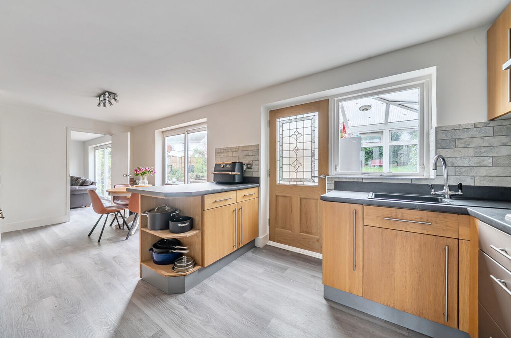 Property photo 3 of 19 1389099-13-69496A...