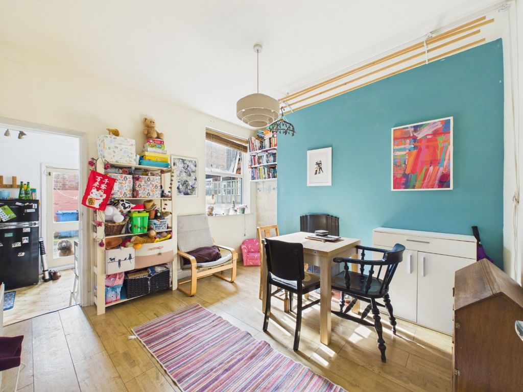 Property photo 3 of 8 4986065