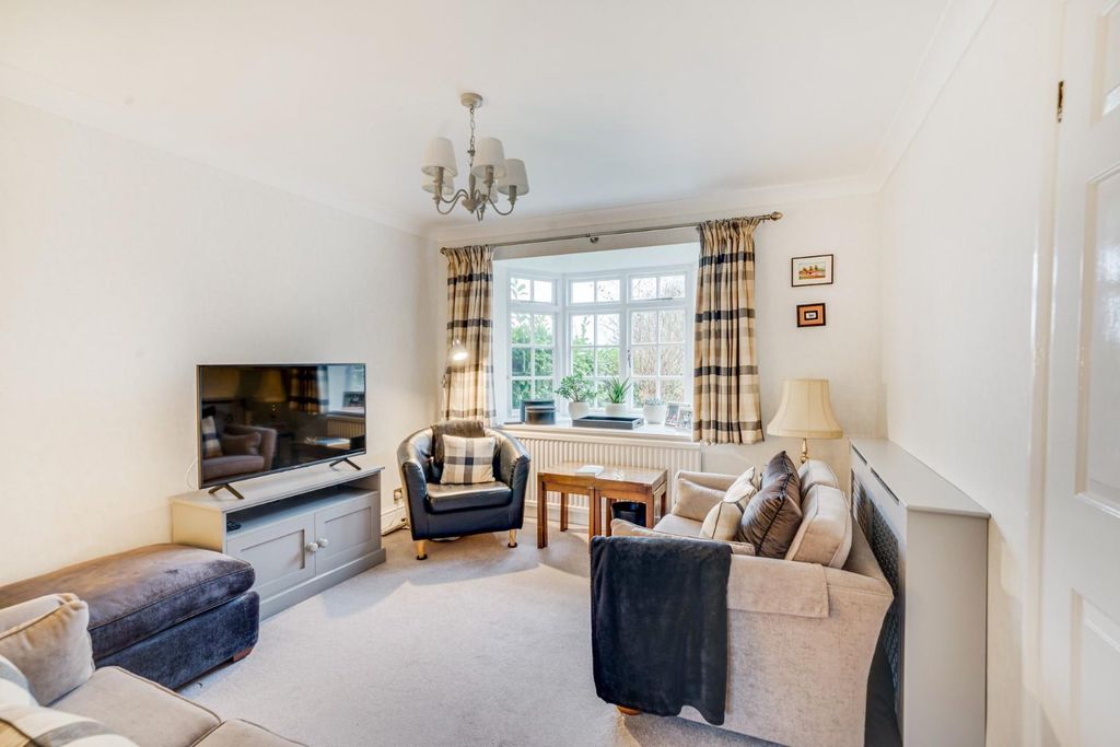 Property photo 2 of 27