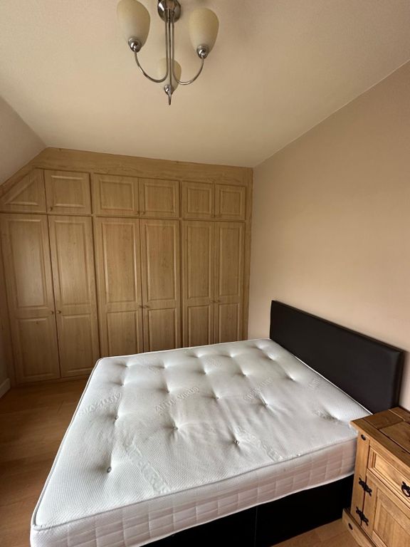 Property photo 1 of 3 Room To Rent