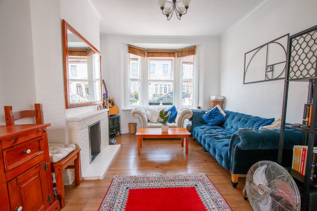 Property photo 1 of 12 5044043