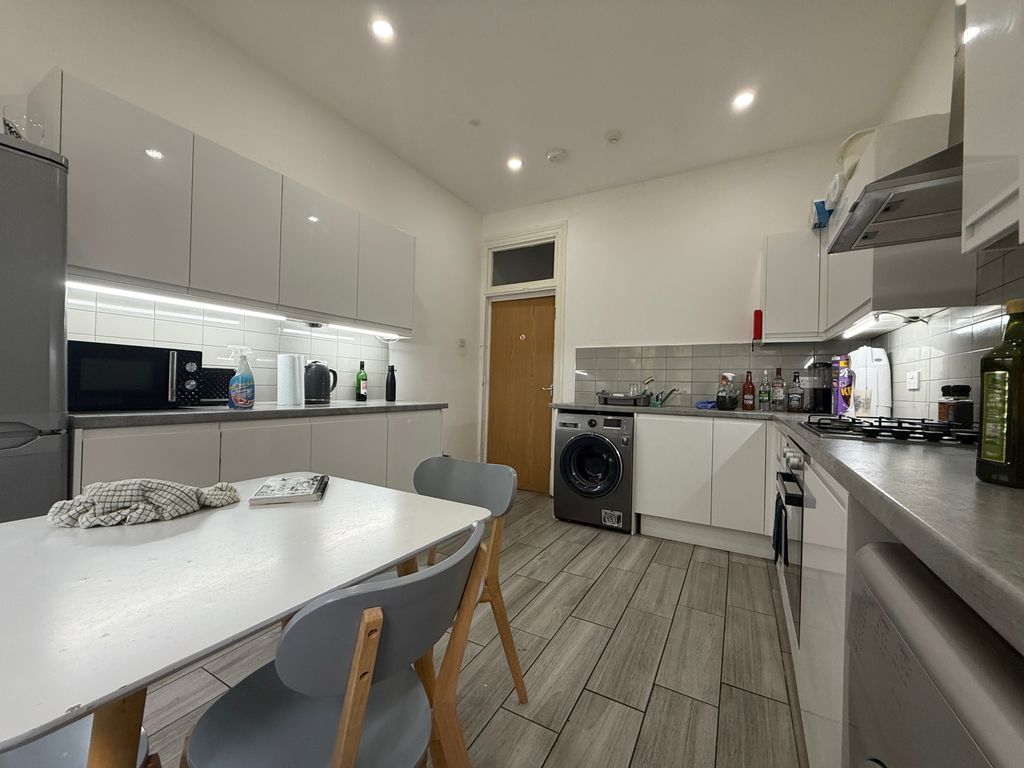 Property photo 2 of 12 79 Colum Road Kitchen Angle
