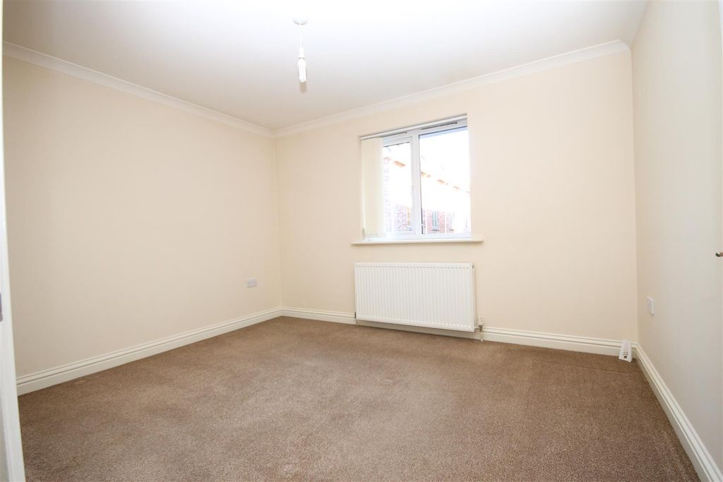 Additional image 4 of 2 bed flat to rentBrooklands, Queens Road, Freshwater PO40