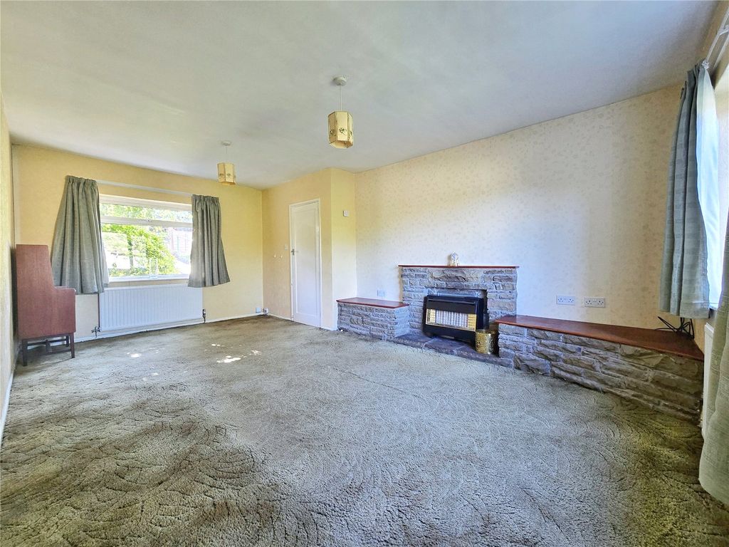 Property photo 2 of 16 Lounge