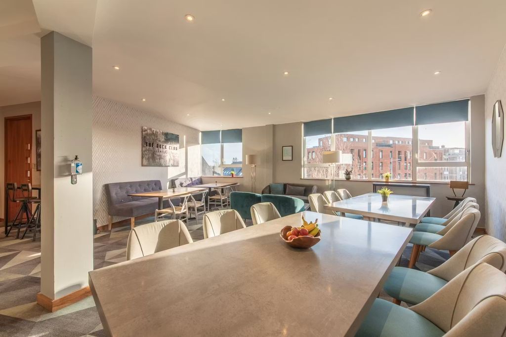 Property photo 2 of 10 Breakout Space