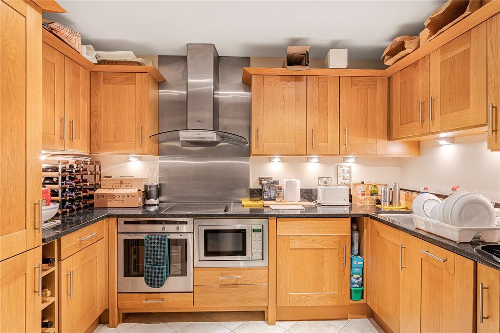 Property photo 3 of 10 Kitchen