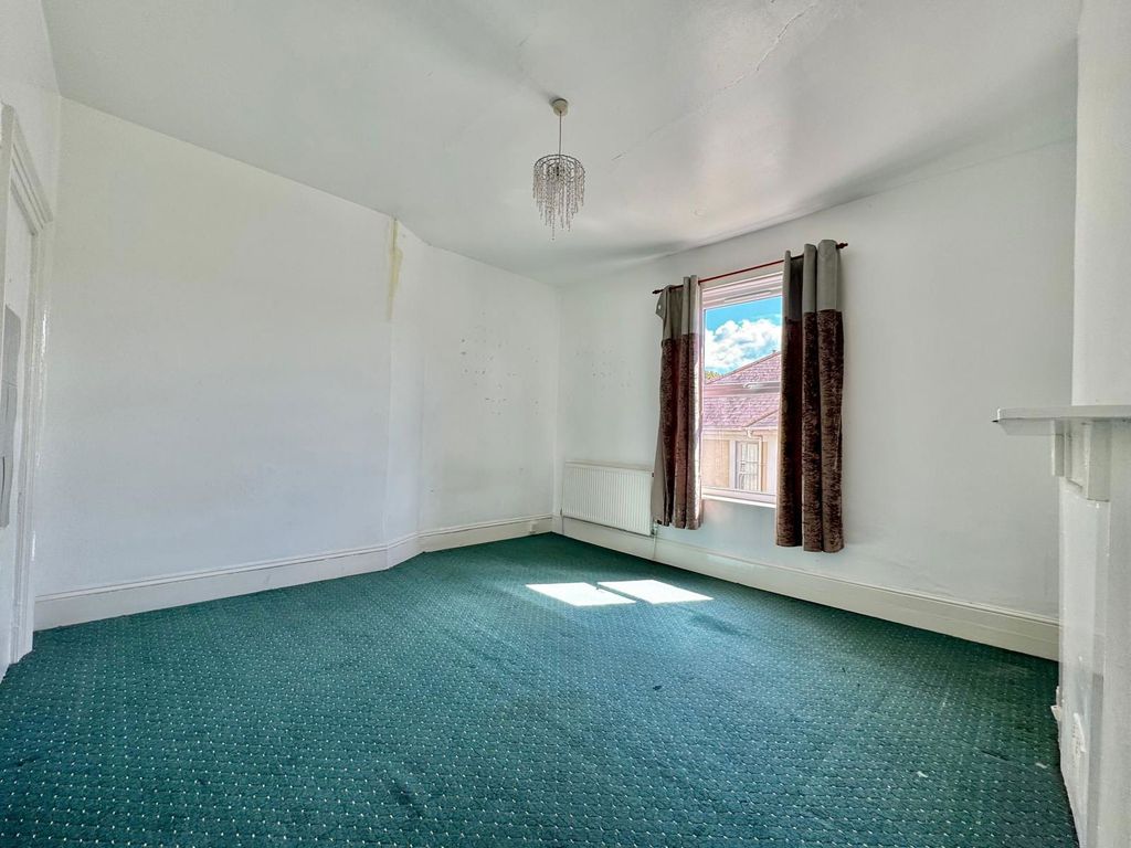 Property photo 3 of 5