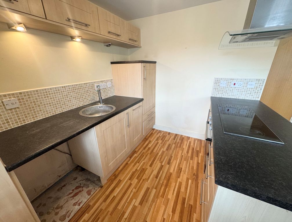 Property photo 3 of 6 Kitchen