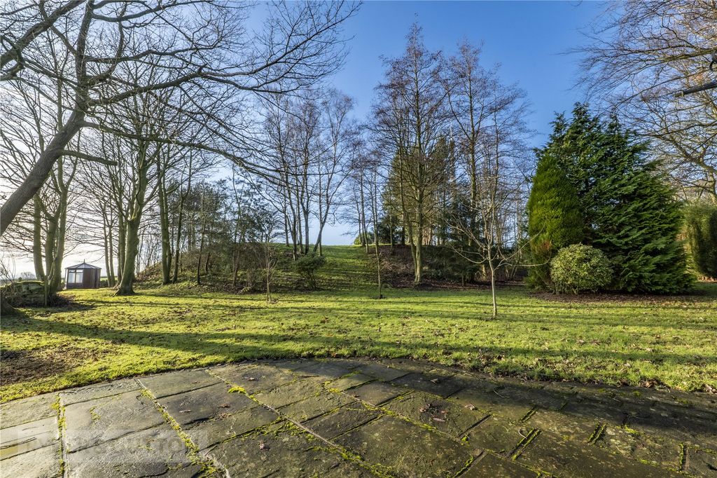 Property photo 2 of 27 Garden