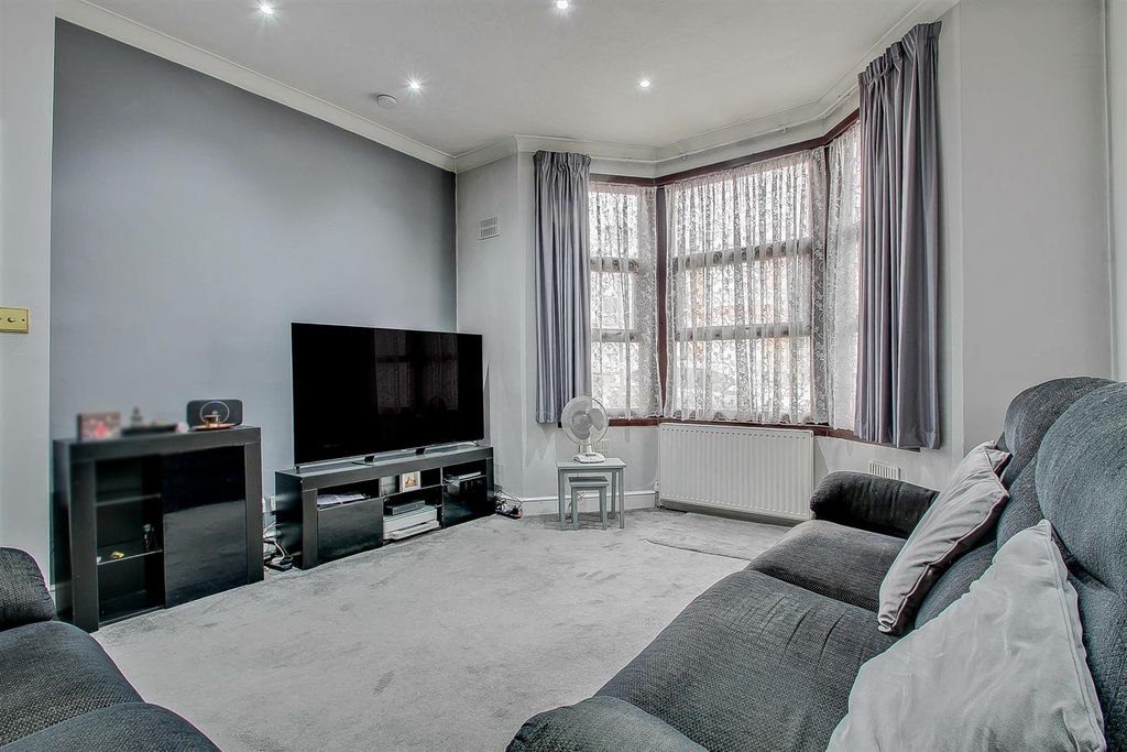 Property photo 2 of 8 Img_8109-Img_8111.Jpg