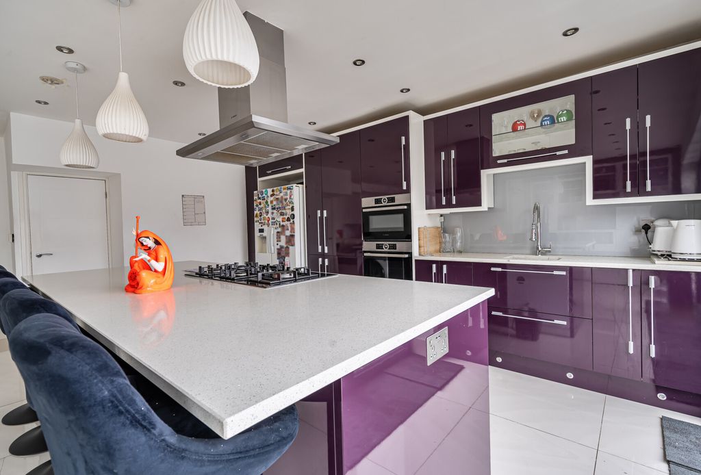 Property photo 2 of 15 1423969-17-69Aaec...