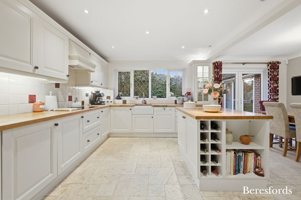 Property photo 3 of 27 Picture No. 04