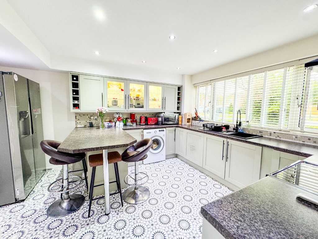 Property photo 2 of 15 4539875