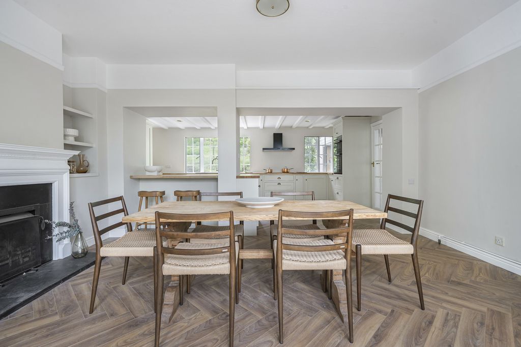Property photo 1 of 33