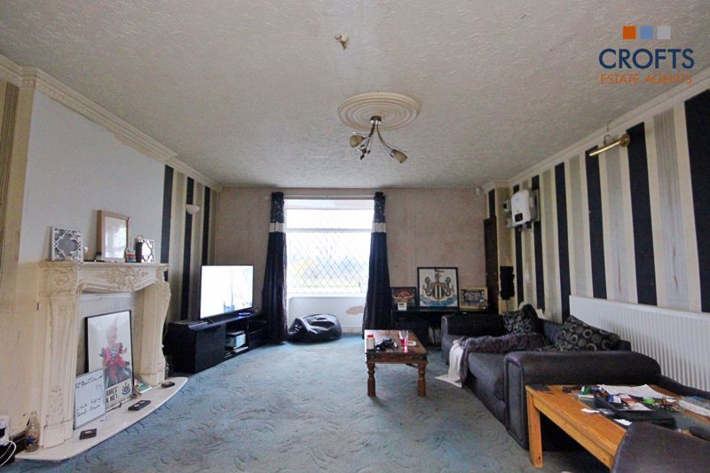 Property photo 2 of 11 Lounge