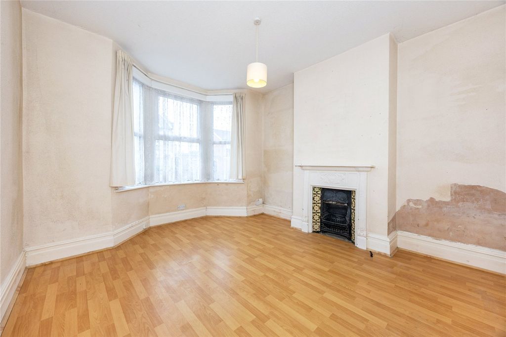 Property photo 3 of 11 Picture No. 18